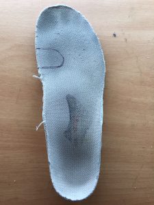 種子骨障害インソールくりぬく