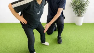 変形性膝関節症のリハビリとは？｜体幹・姿勢・筋力・日常動作から改善する8つの運動プログラム