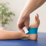 足底腱膜炎のタイプ別テーピング｜立ち仕事・スポーツを休めない人へ