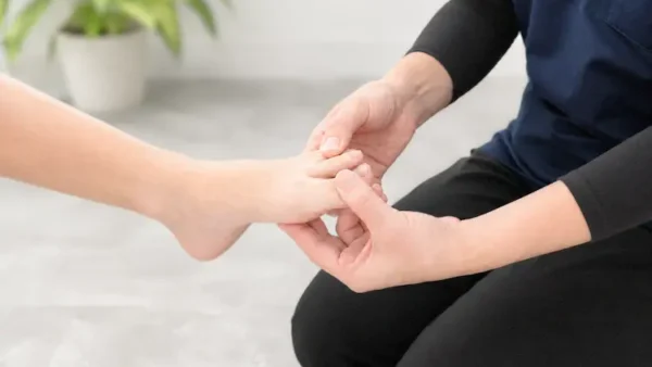 関節がやわらかい人は外反母趾になりやすい？